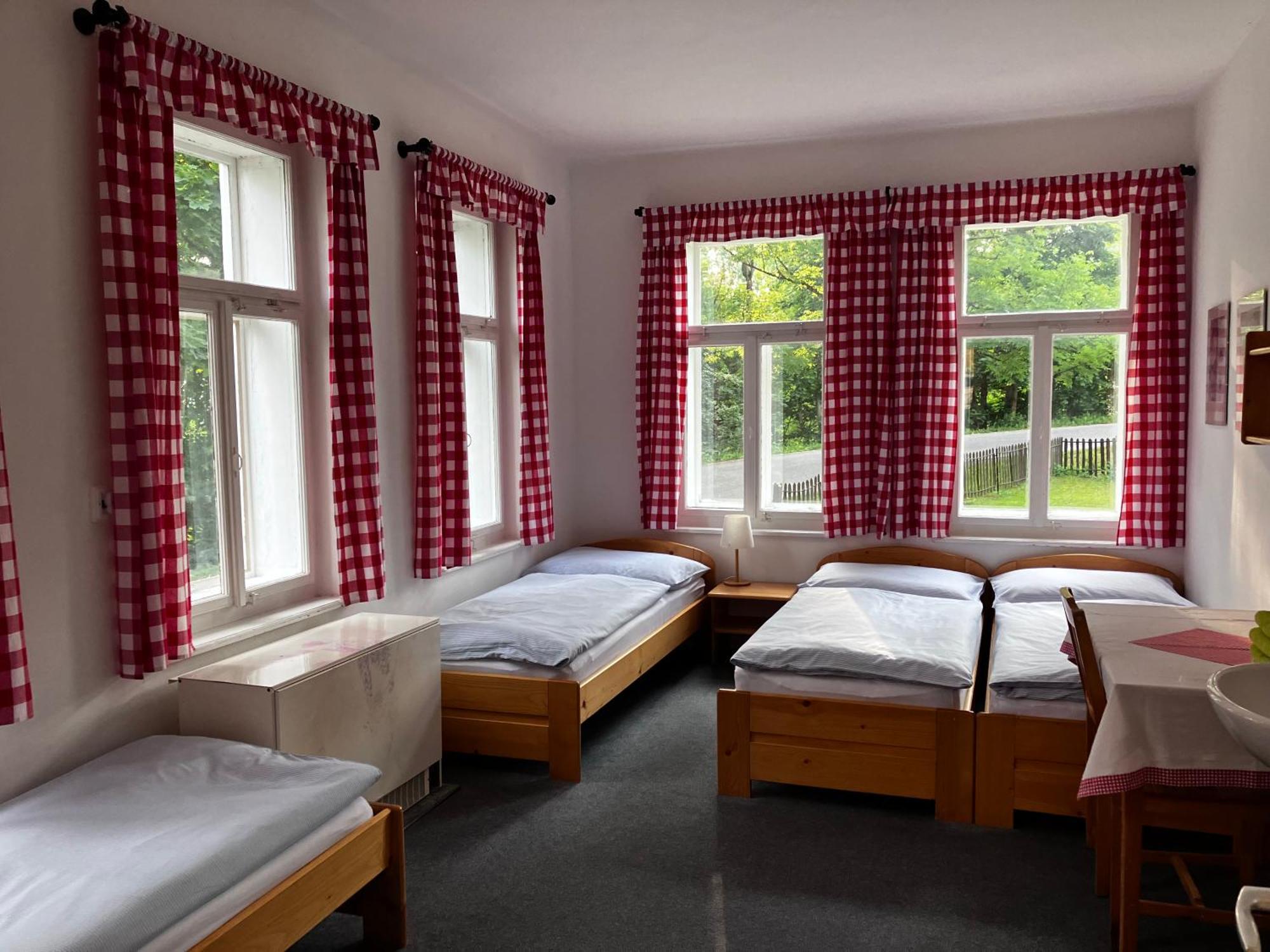 Penzion Hají Janov nad Nisou Zimmer foto